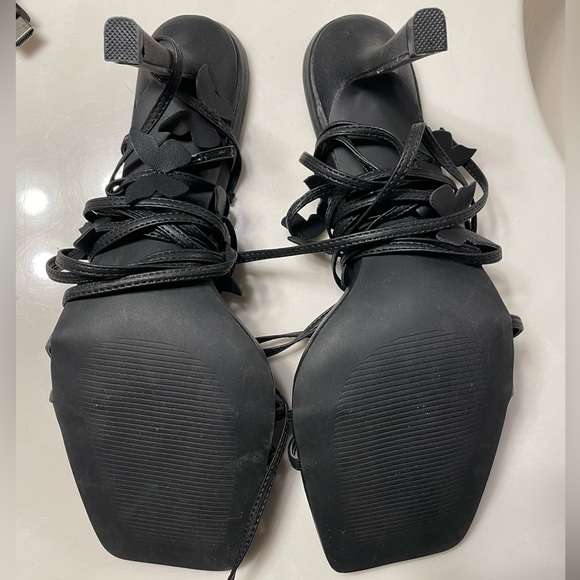 Shein Butterfly Appliqué Heels - Picture 4 of 4